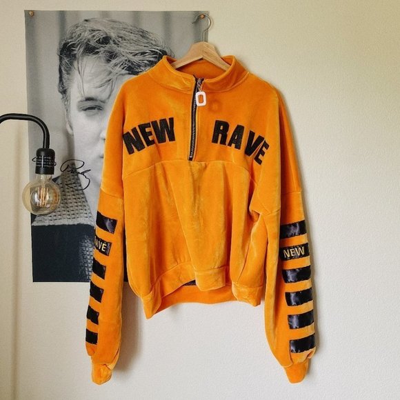 New Rave Graphic Orange Half Zip Pullover Velvet Orange Medium - Picture 1 of 6